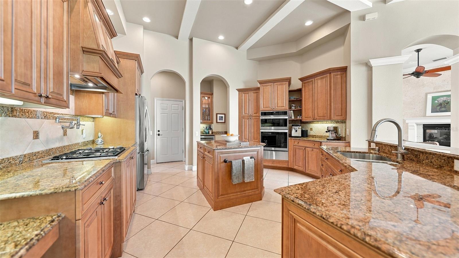 7325 CHATSWORTH CT — photo 12