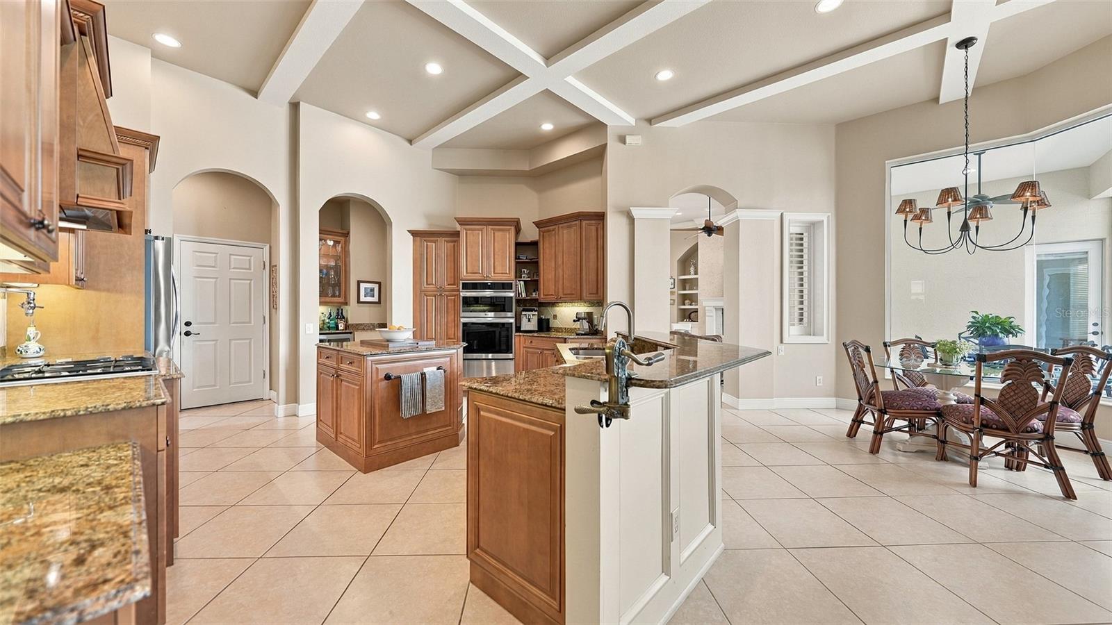 7325 CHATSWORTH CT — photo 11