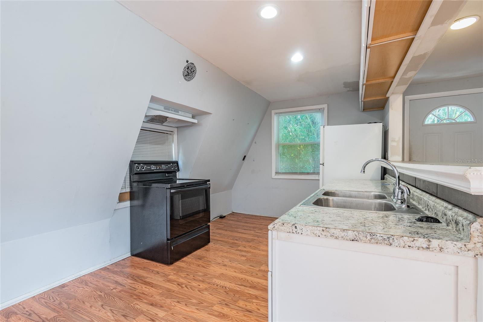 3141 W EUCLID AVE — photo 78