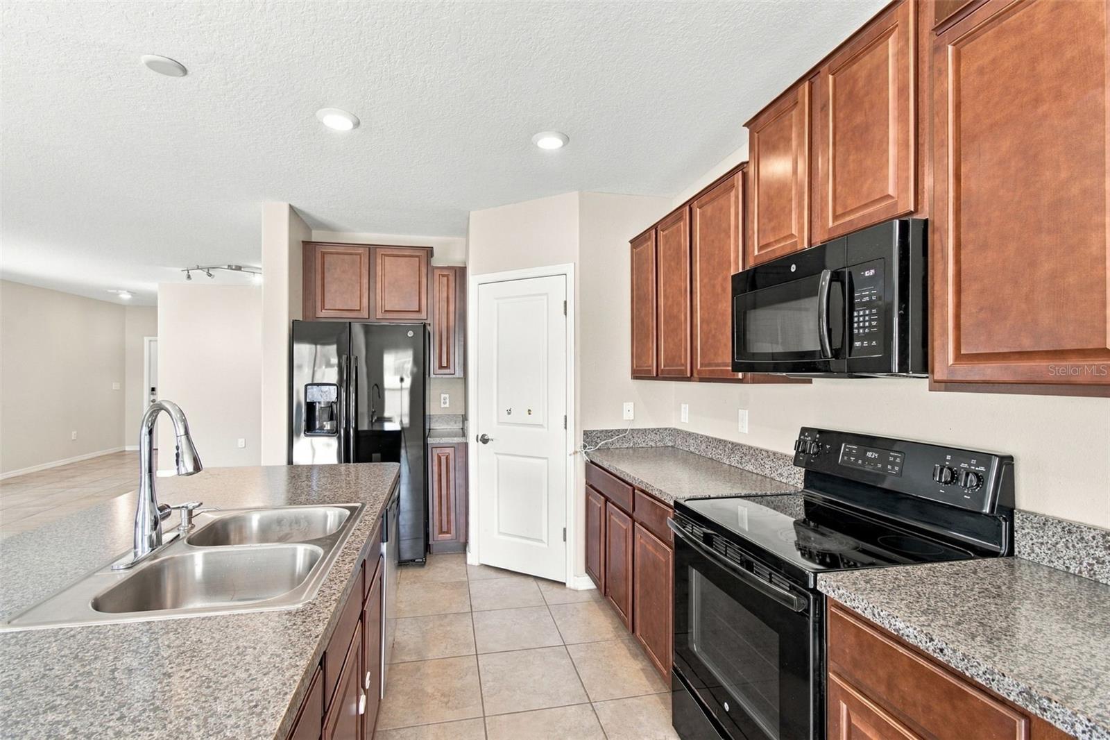 4110 CAT MINT ST — photo 10