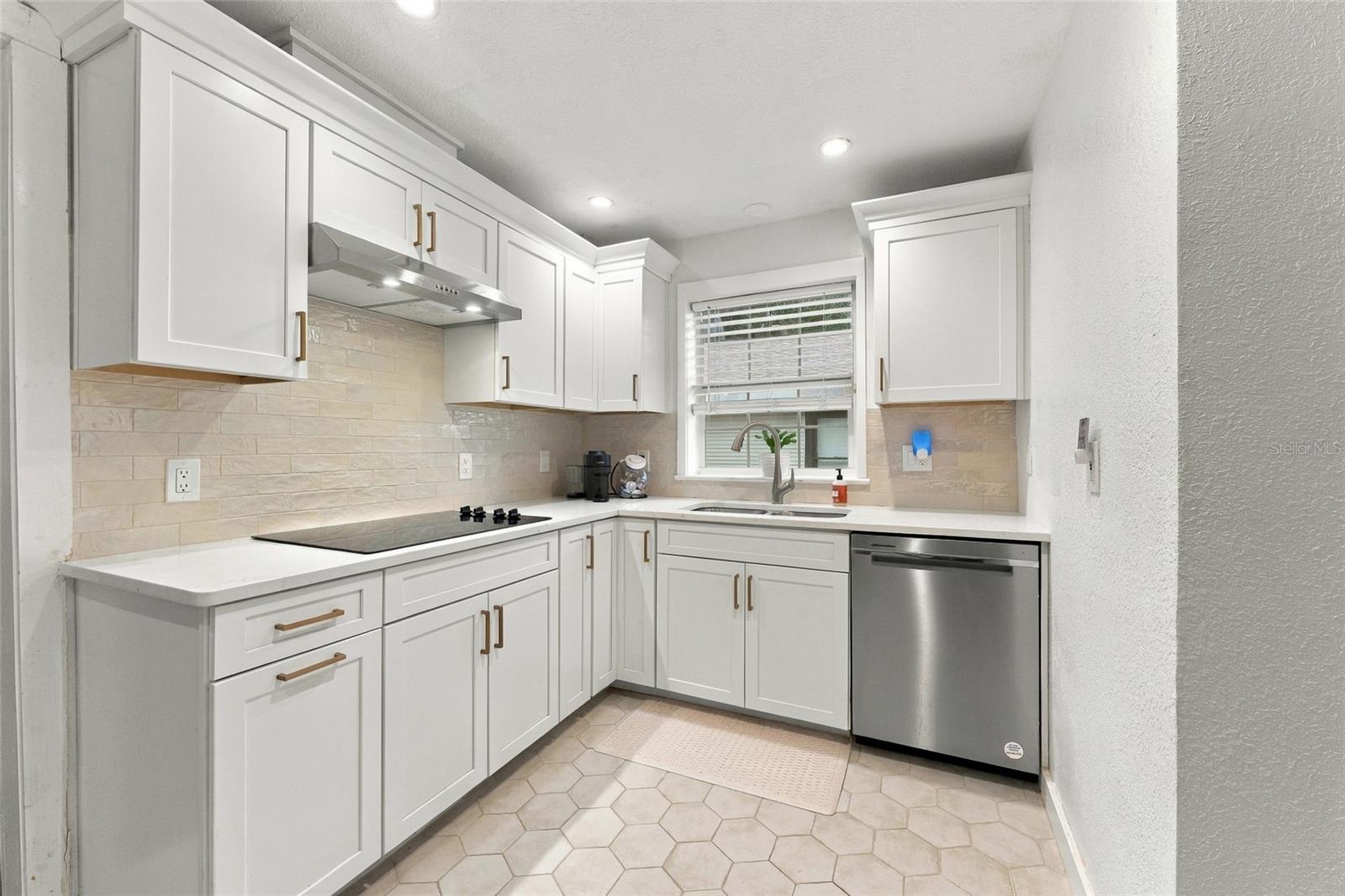 412 E HAMILTON AVE — photo 14