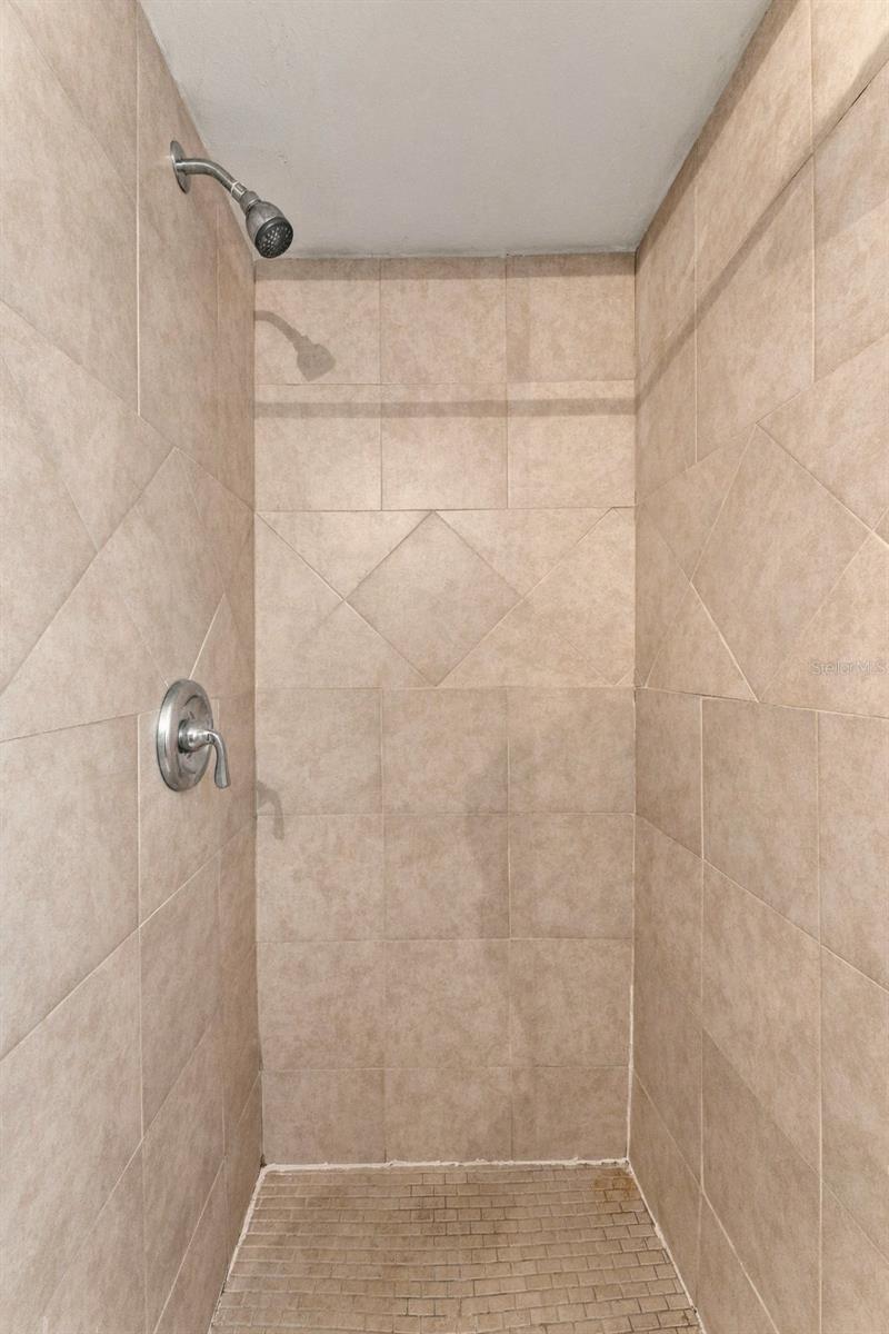 412 E HAMILTON AVE — photo 28