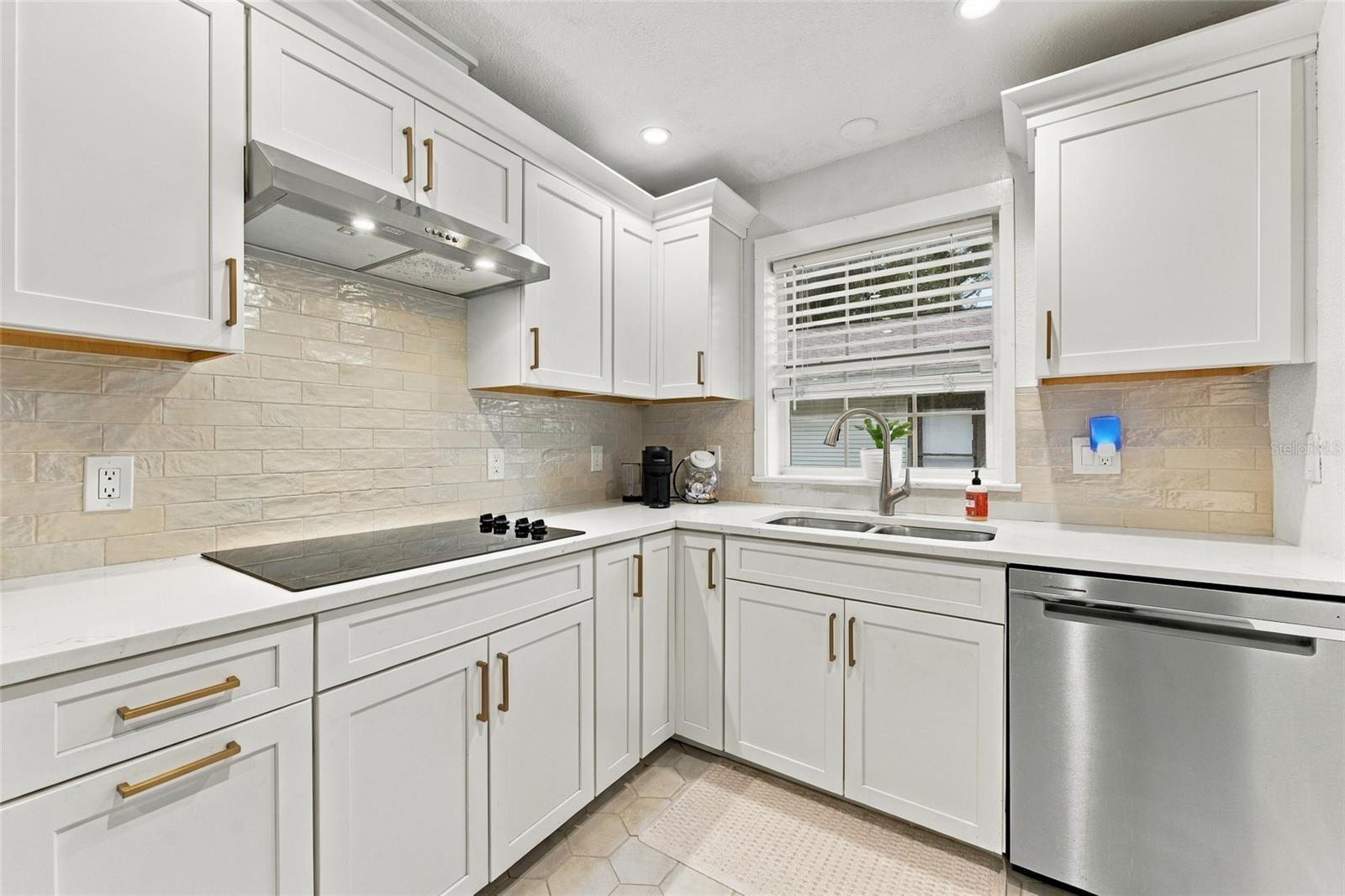 412 E HAMILTON AVE — photo 15