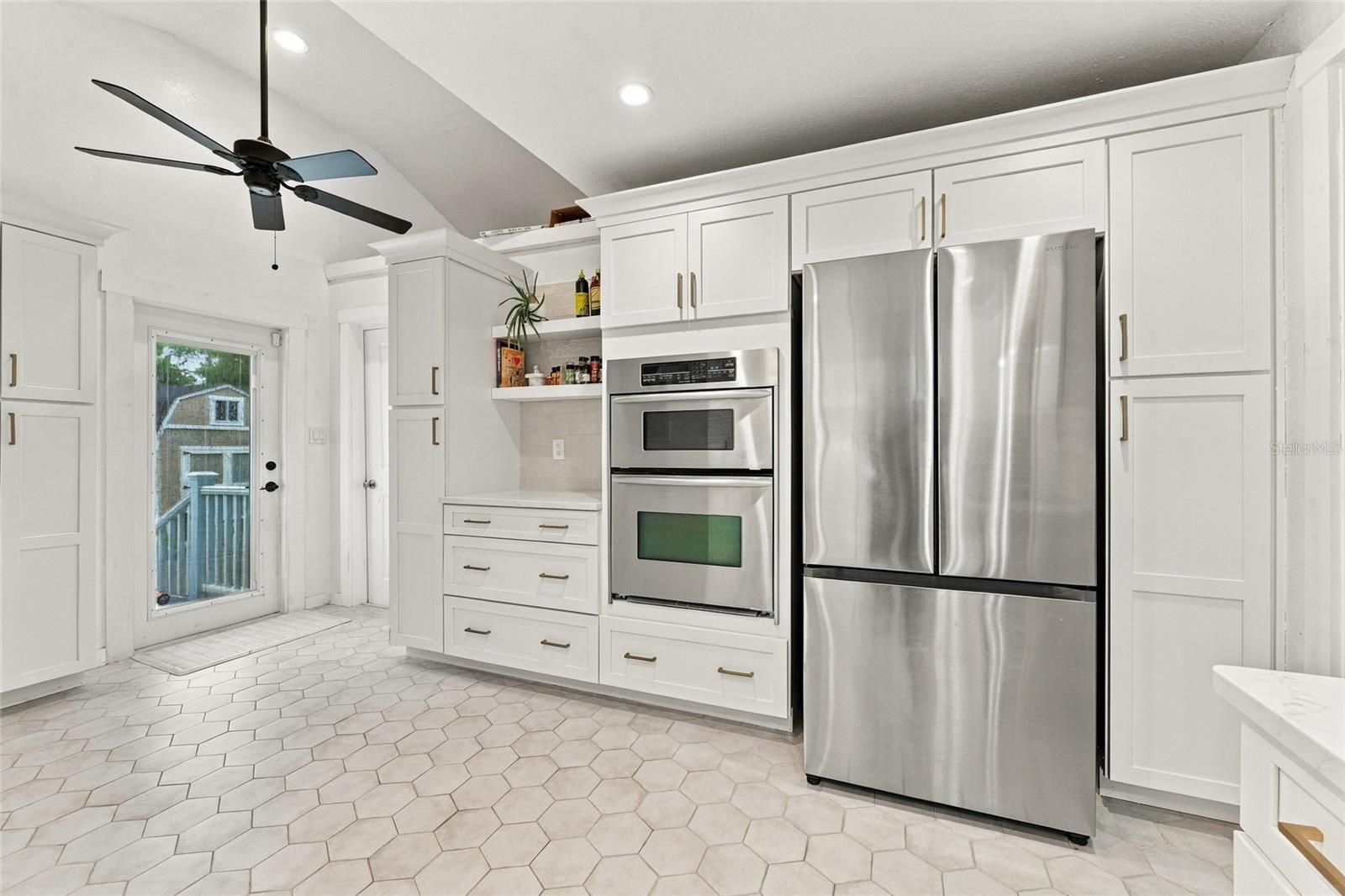 412 E HAMILTON AVE — photo 16