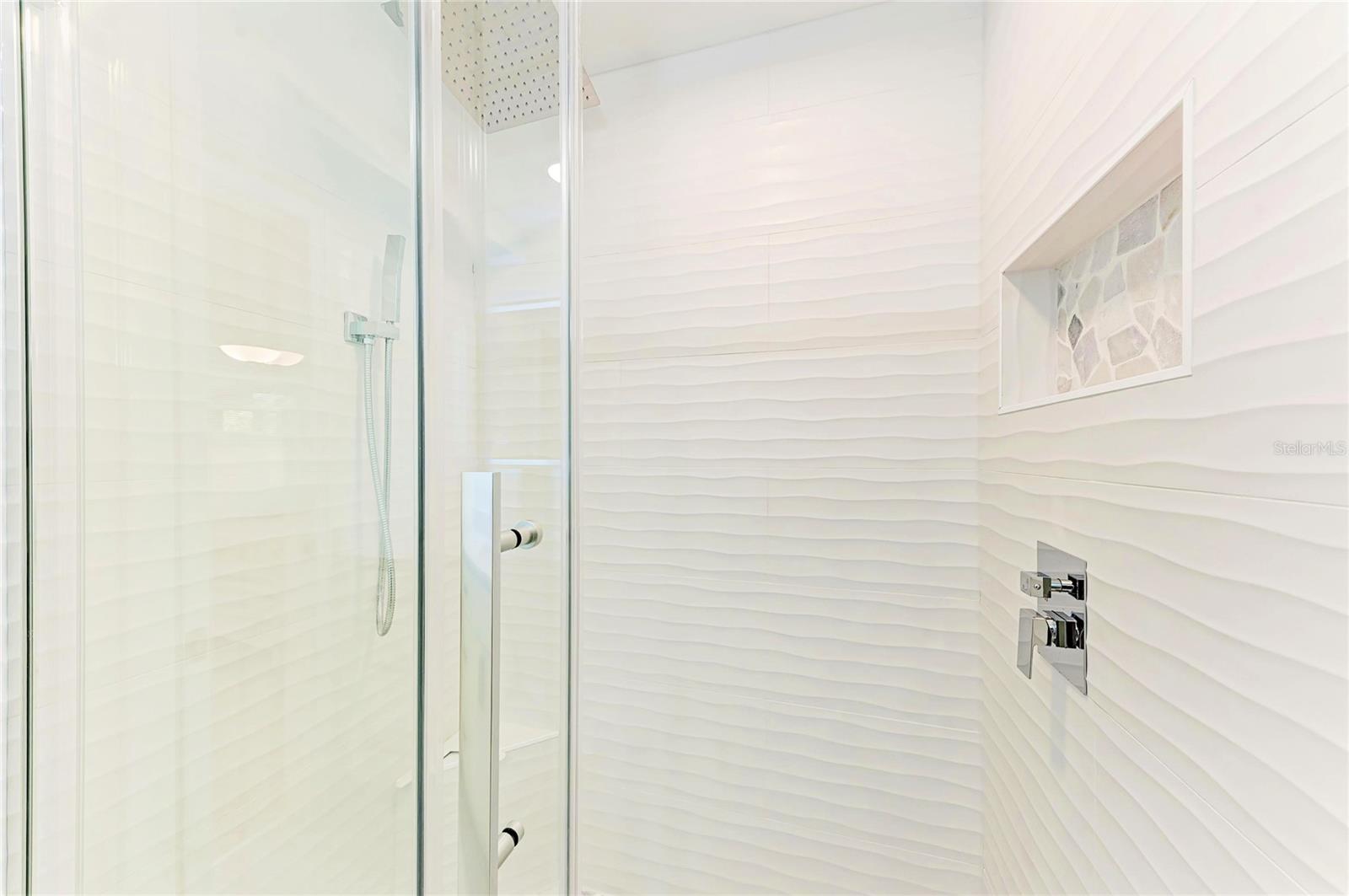 503 BAYVIEW DR — photo 21