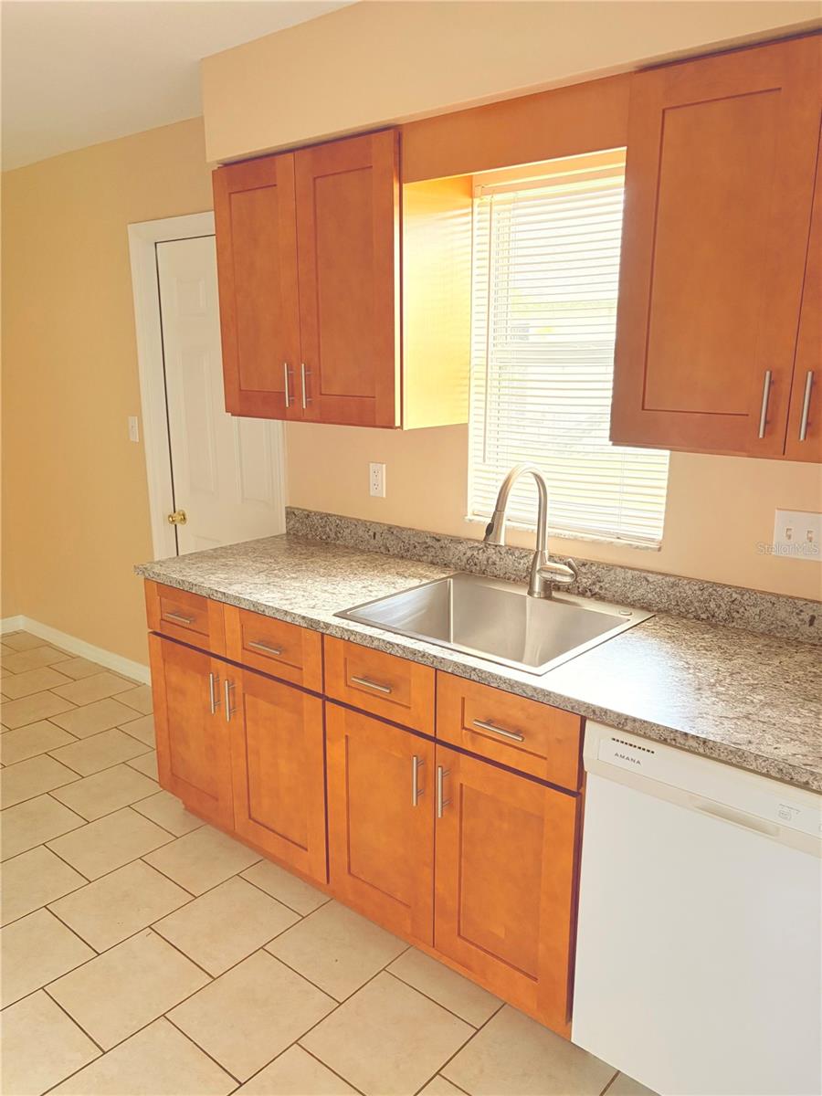 3052 PARK LN — photo 13