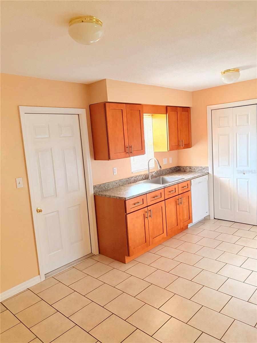 3052 PARK LN — photo 16