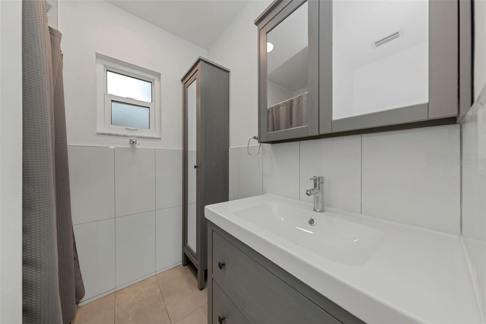 4204 W PALMIRA AVE — photo 27