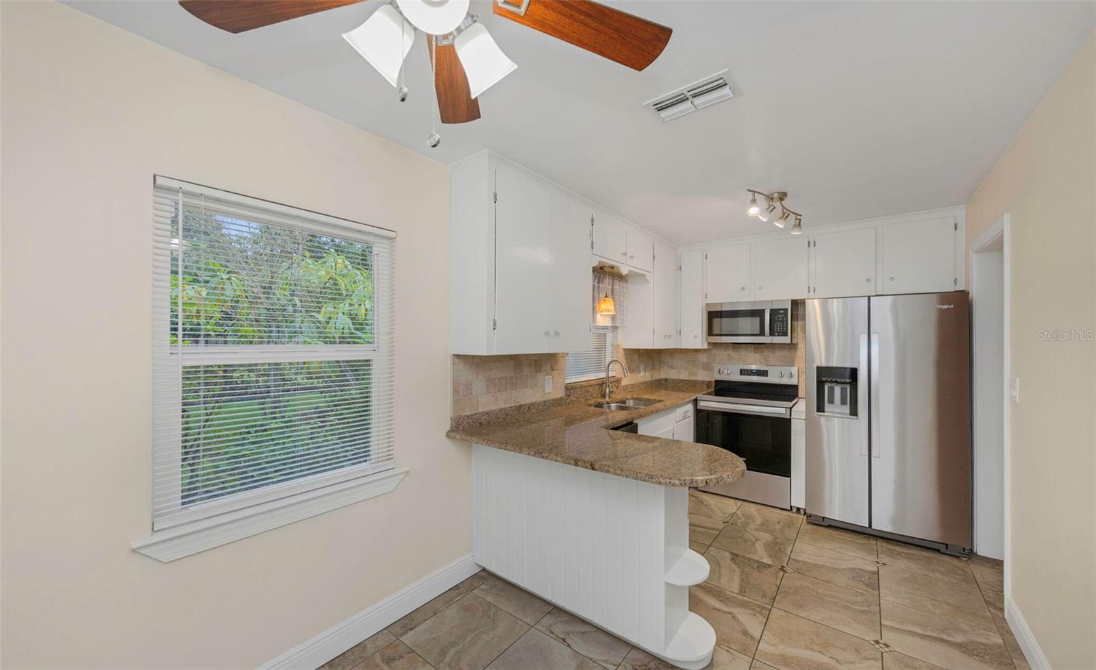 4204 W PALMIRA AVE — photo 9