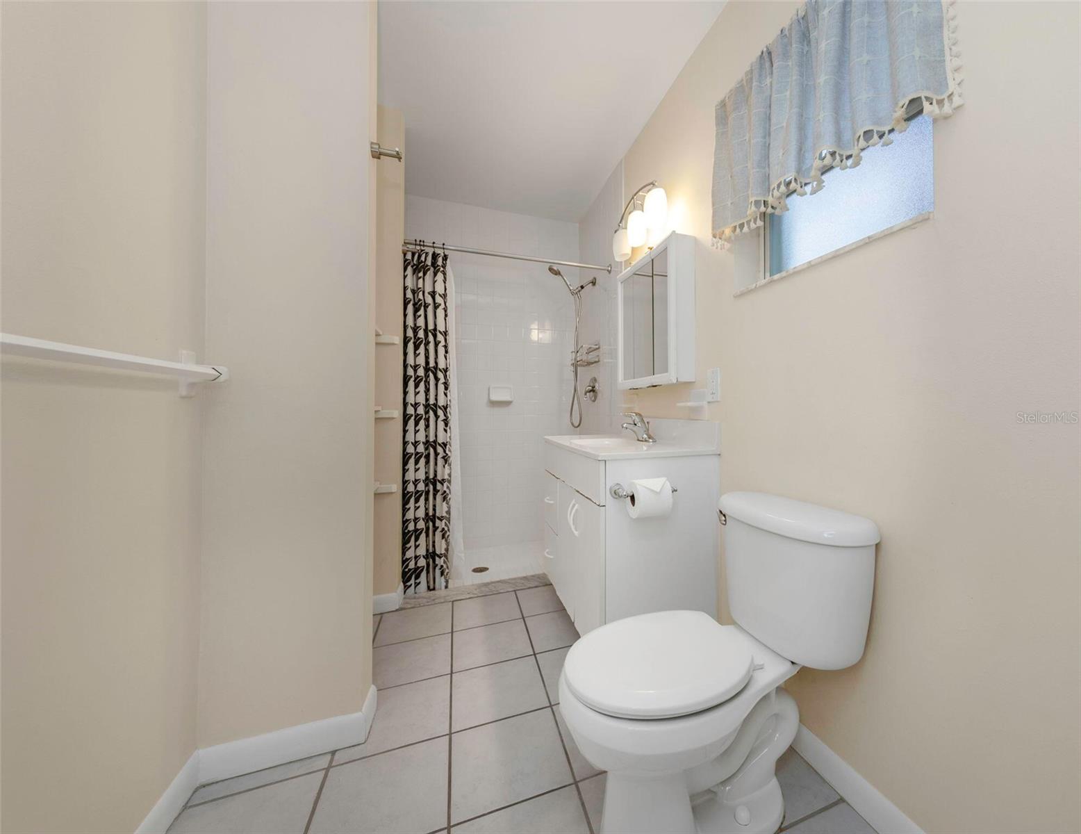 4204 W PALMIRA AVE — photo 18