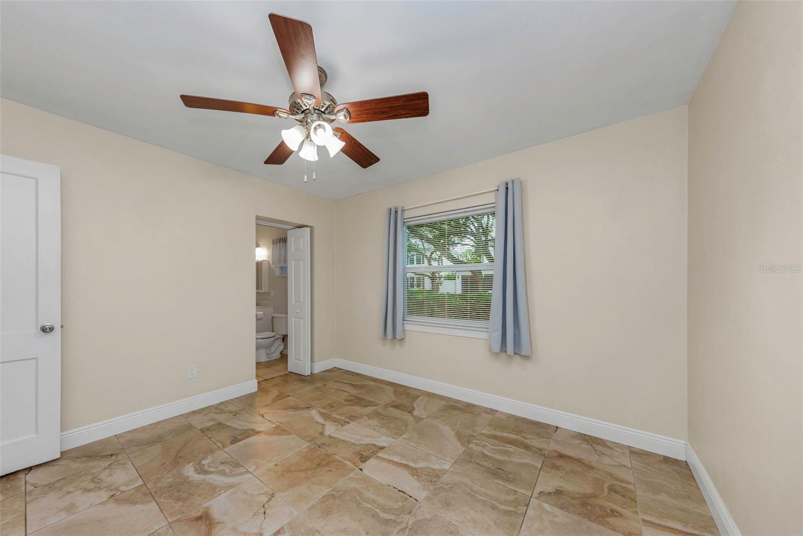 4204 W PALMIRA AVE — photo 16