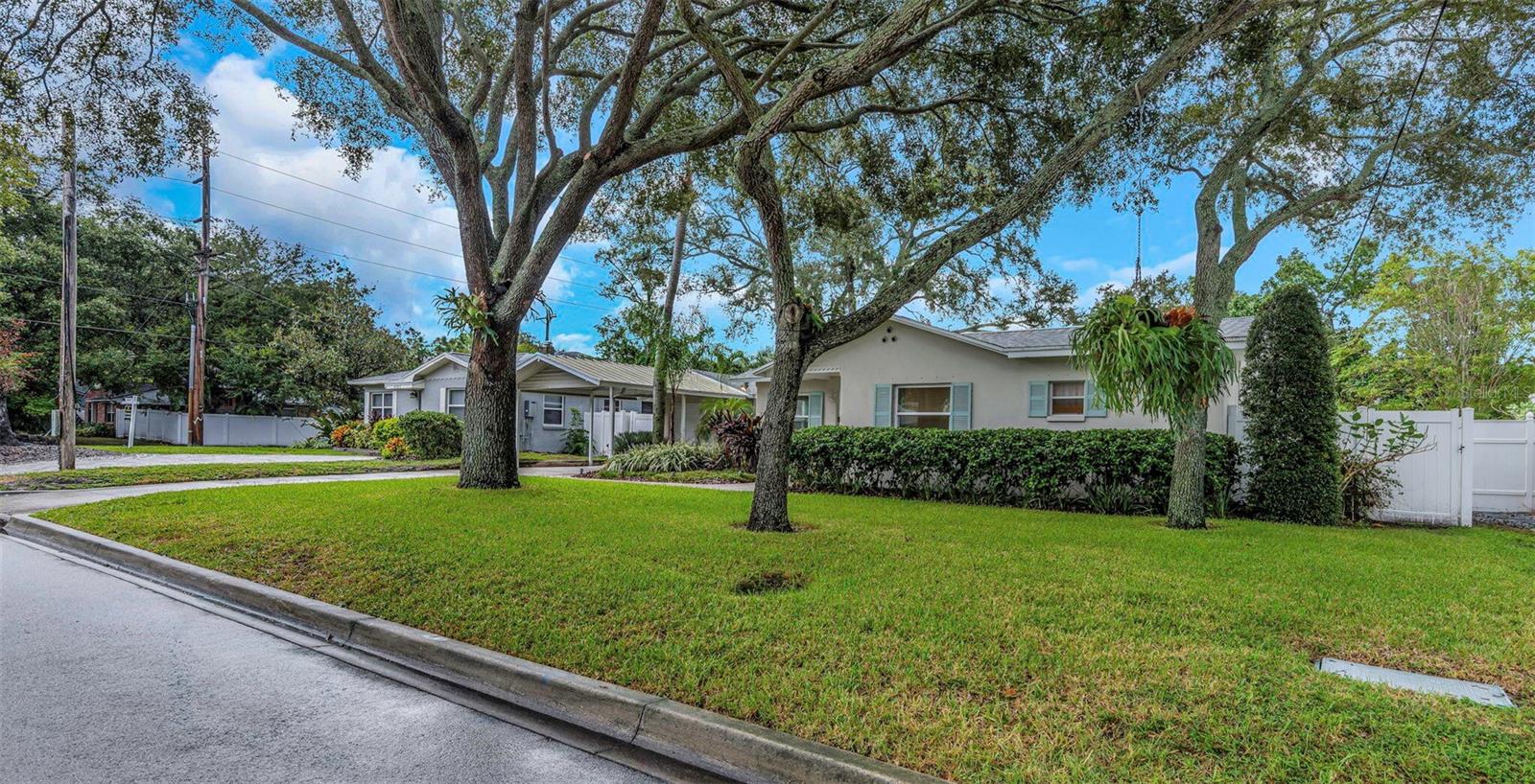4204 W PALMIRA AVE — photo 2