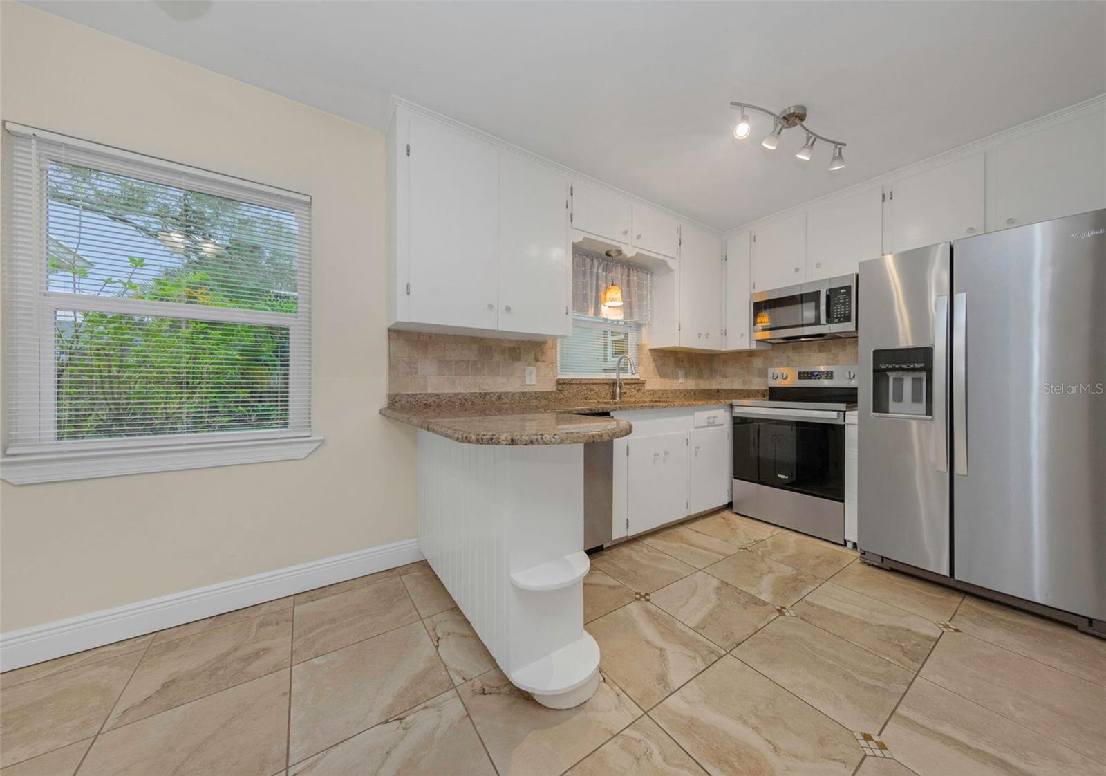 4204 W PALMIRA AVE — photo 10