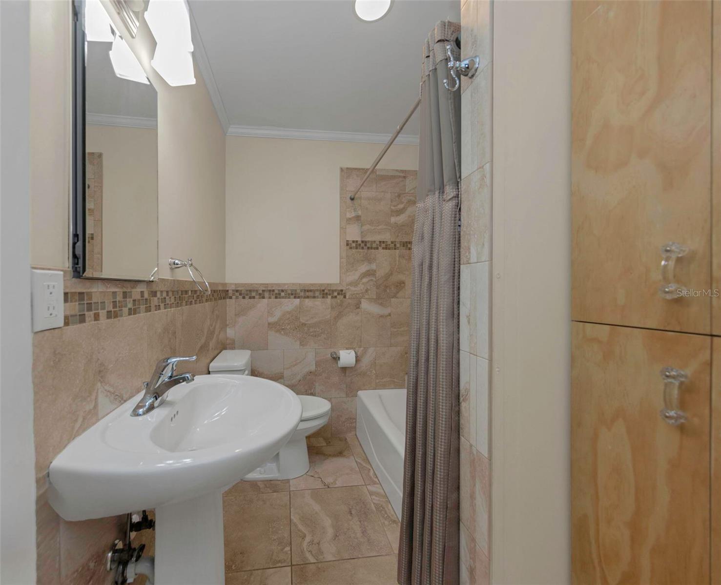 4204 W PALMIRA AVE — photo 14
