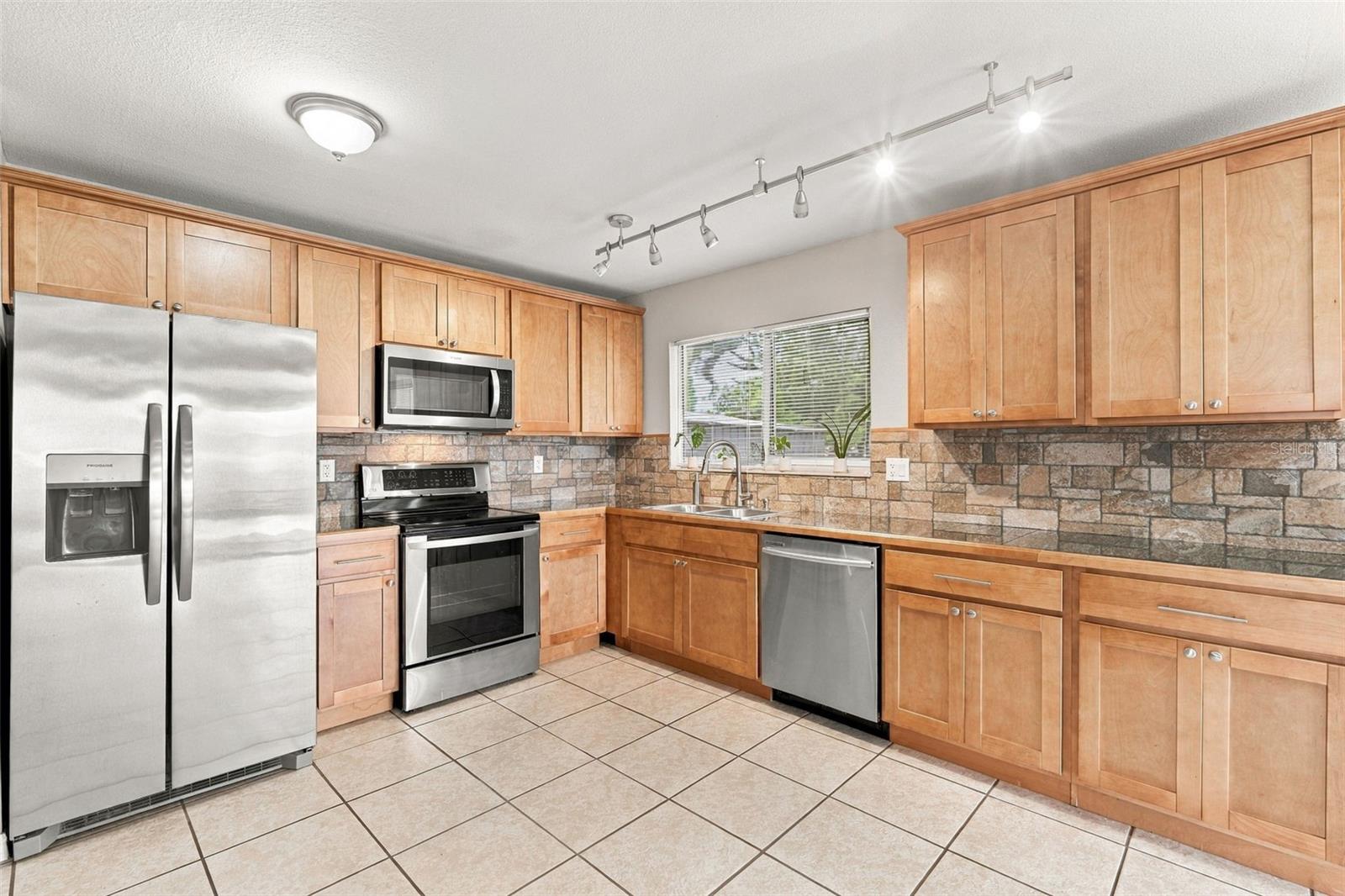 2555 PAN AMERICAN BLVD — photo 19
