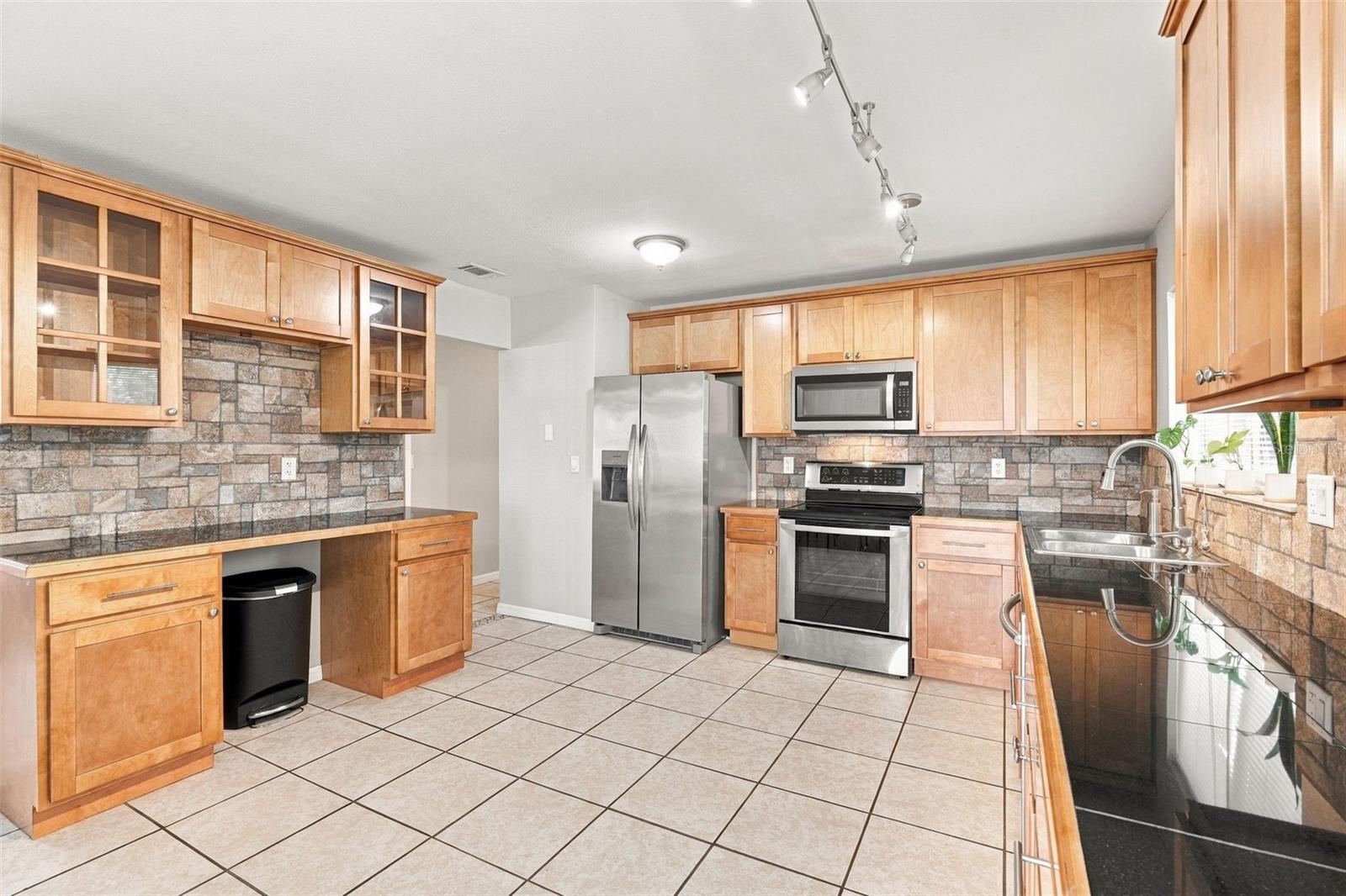 2555 PAN AMERICAN BLVD — photo 16