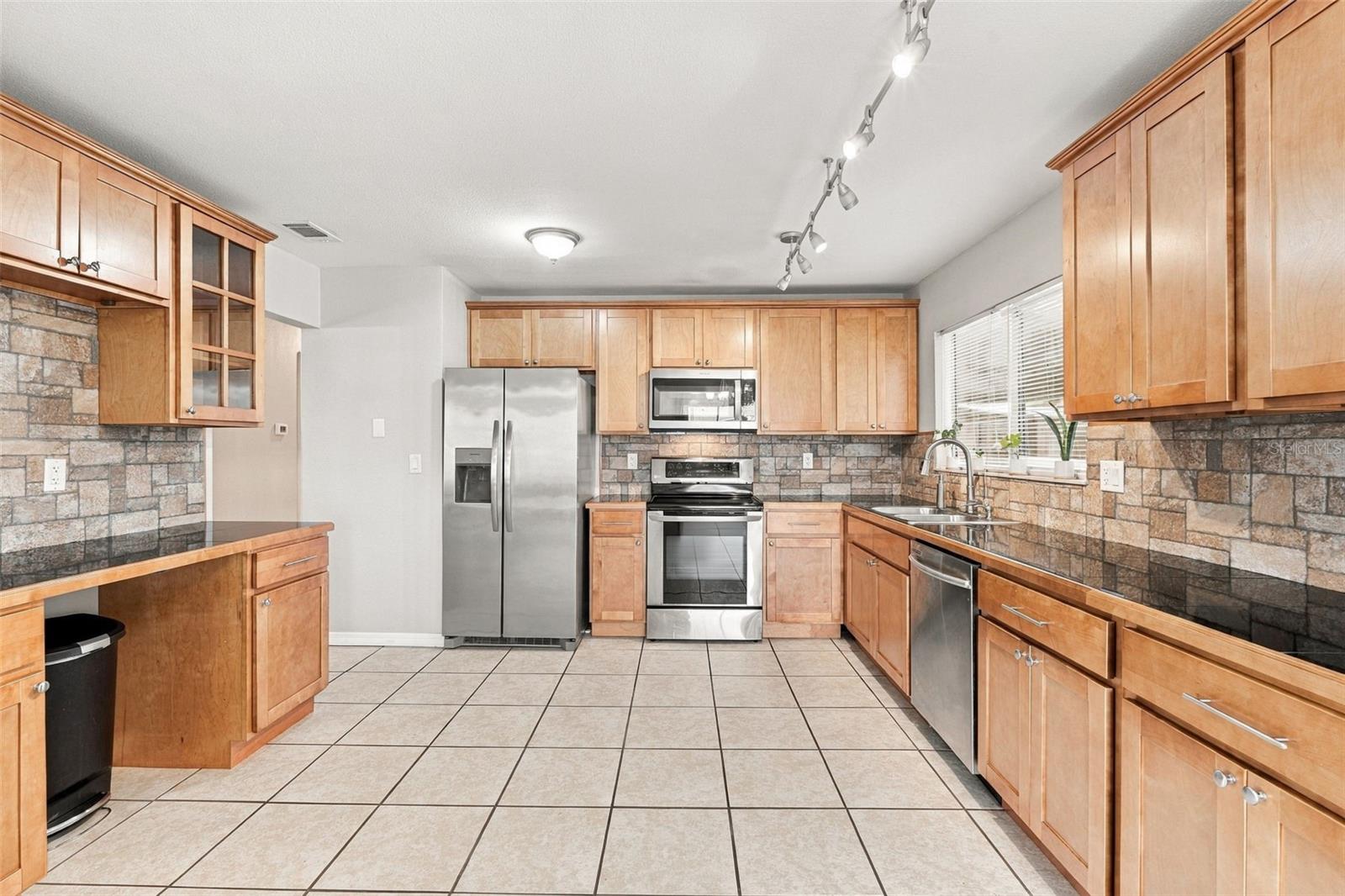 2555 PAN AMERICAN BLVD — photo 17