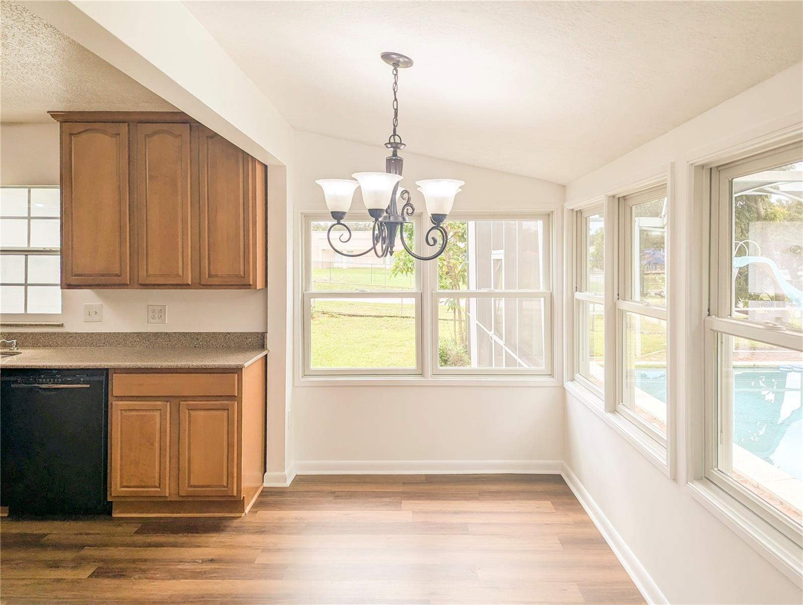 1302 RUSTLEWOOD DR — photo 10