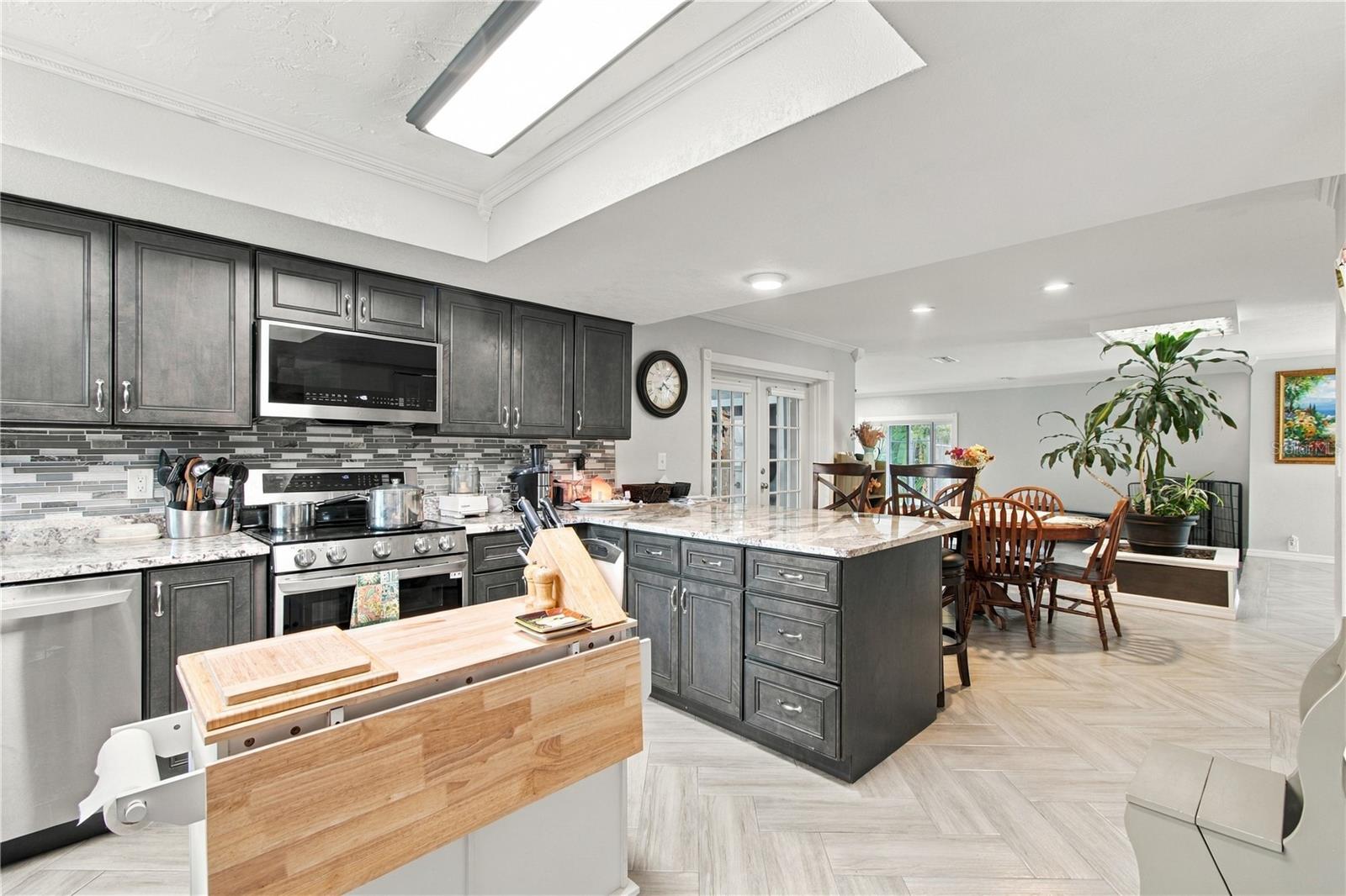 2168 KENT AVE — photo 16