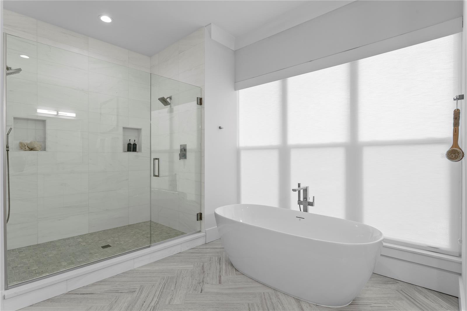 790 CORDOVA BLVD NE — photo 37
