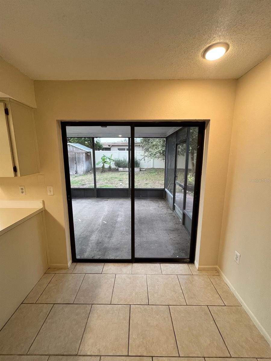 8053 SAYBROOK DR — photo 5