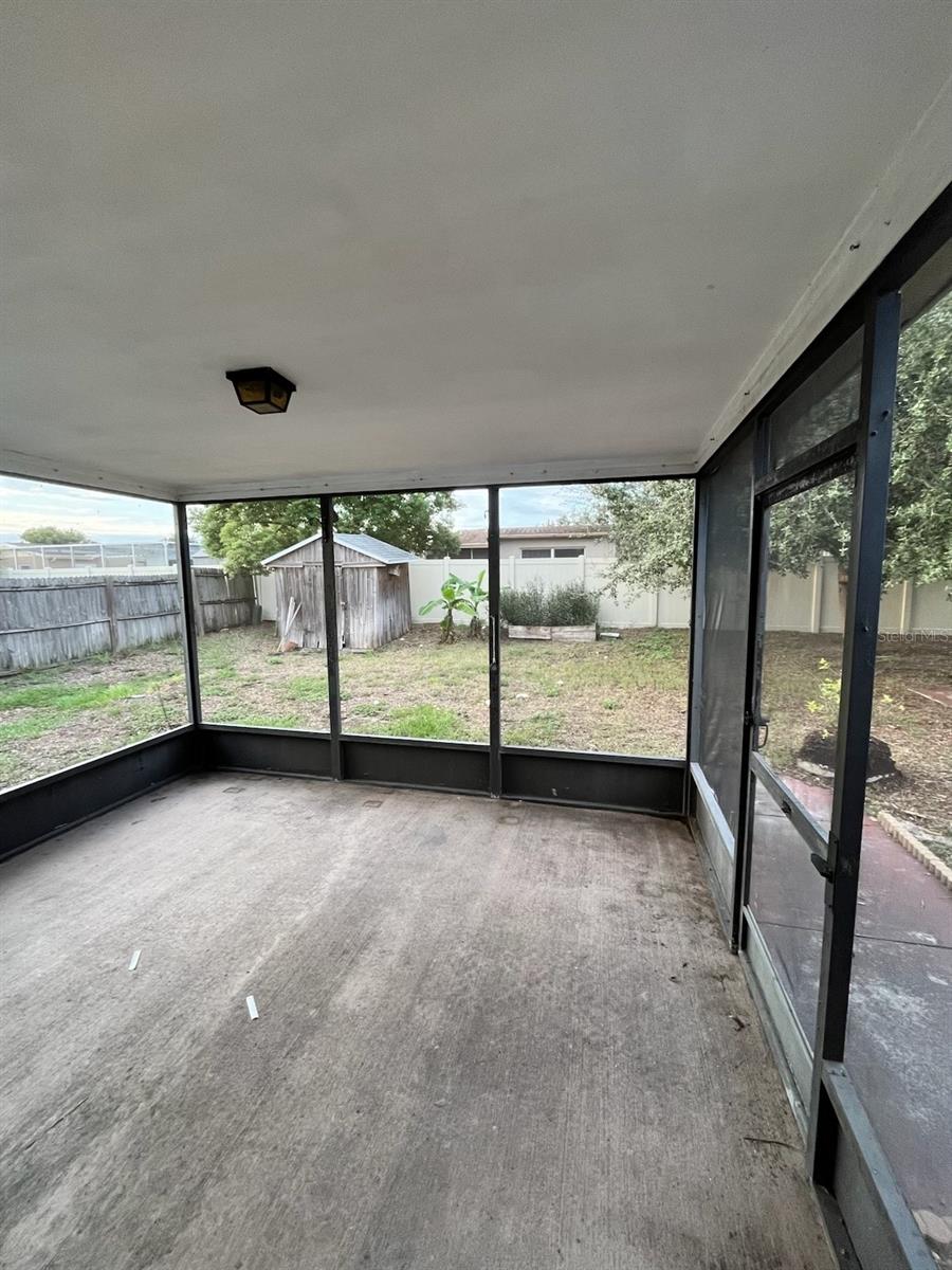 8053 SAYBROOK DR — photo 11