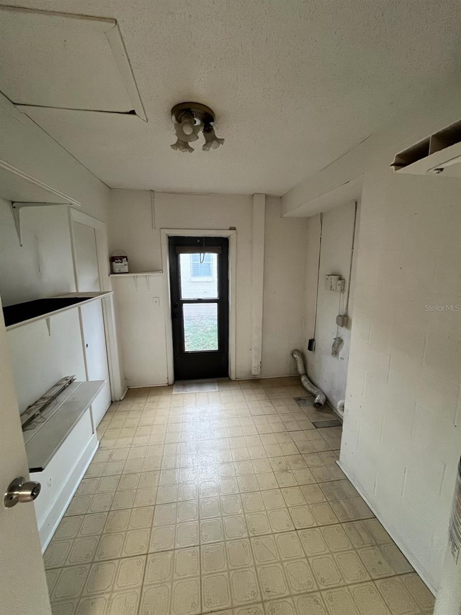 8053 SAYBROOK DR — photo 6