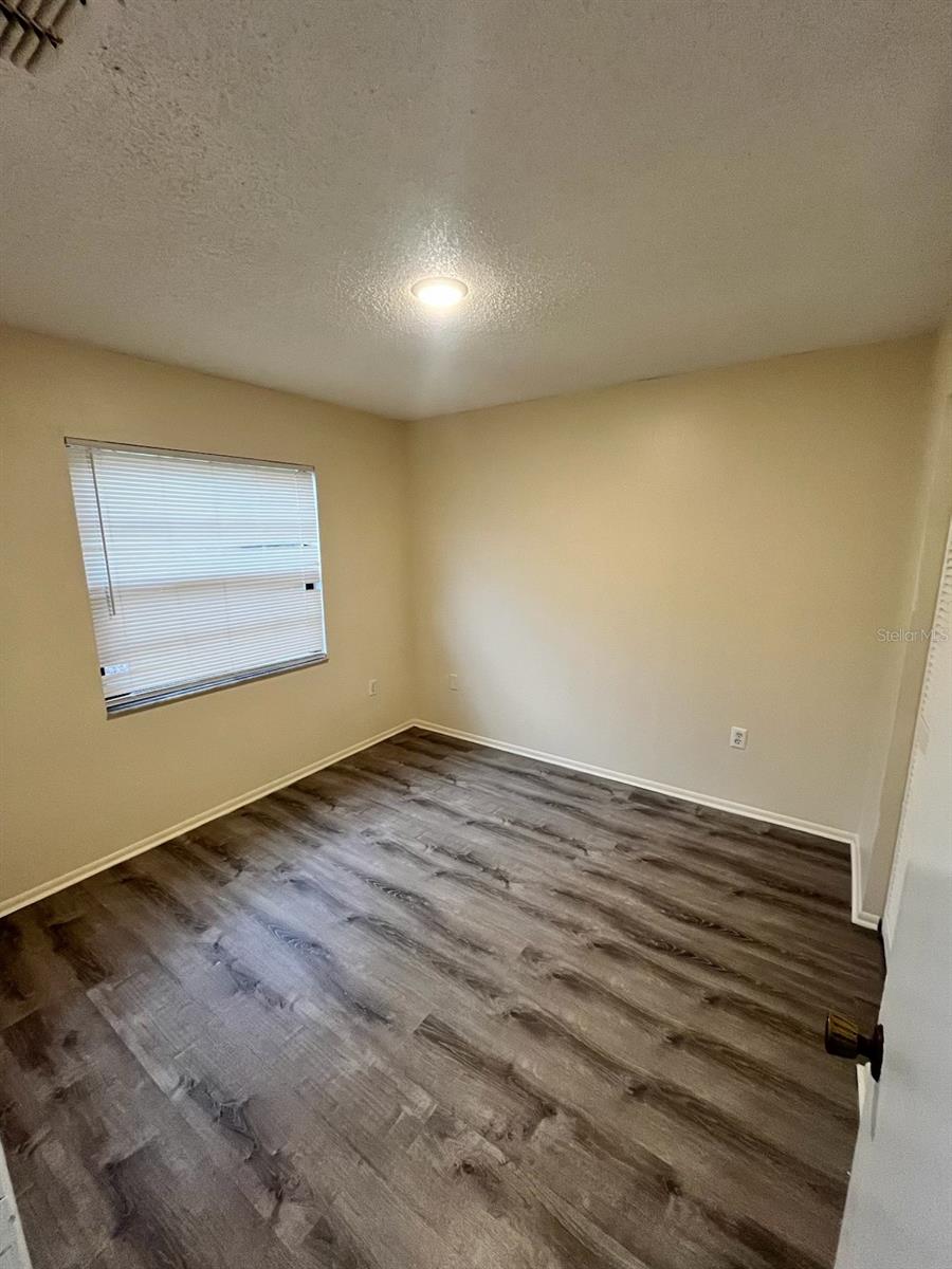 8053 SAYBROOK DR — photo 9