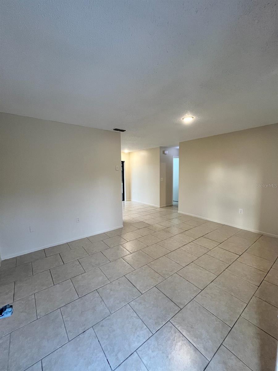 8053 SAYBROOK DR — photo 2
