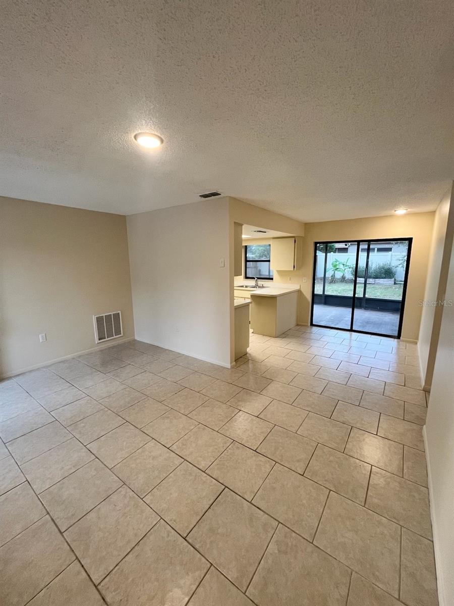 8053 SAYBROOK DR — photo 3