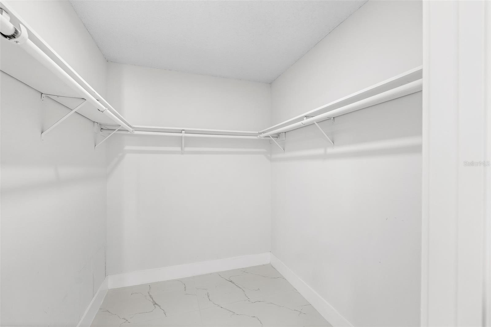 7131 HOLLOWELL DR — photo 22