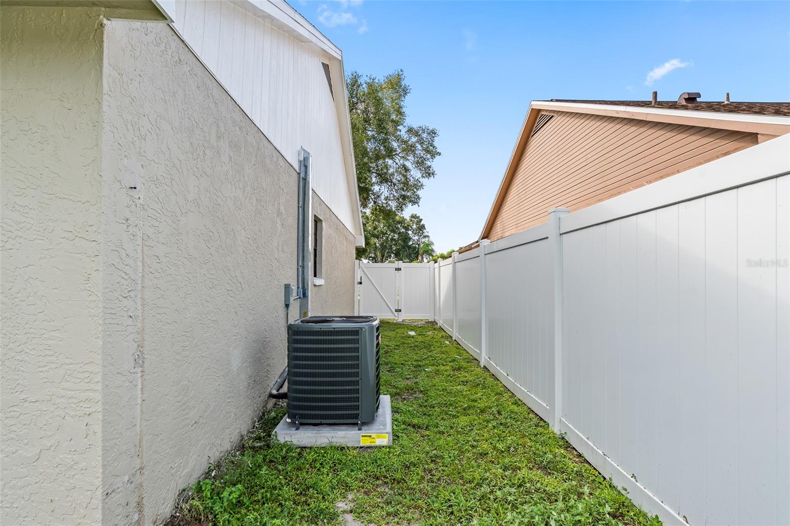 7131 HOLLOWELL DR — photo 38
