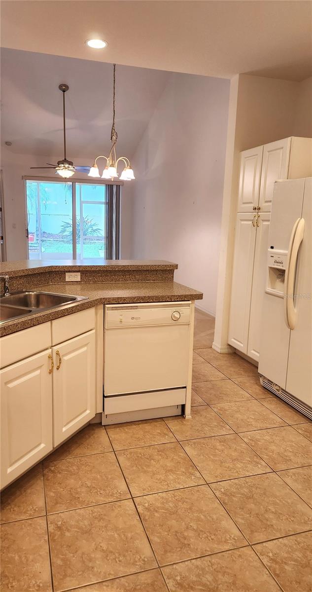 642 SPRING LAKE CIR — photo 8