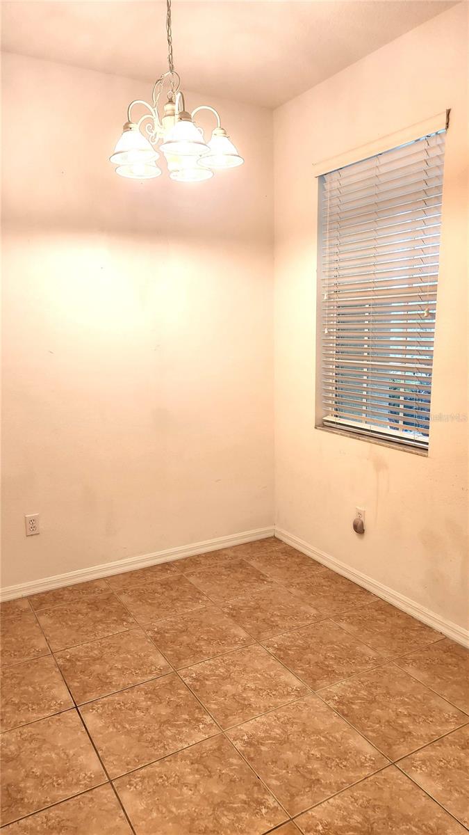 642 SPRING LAKE CIR — photo 9