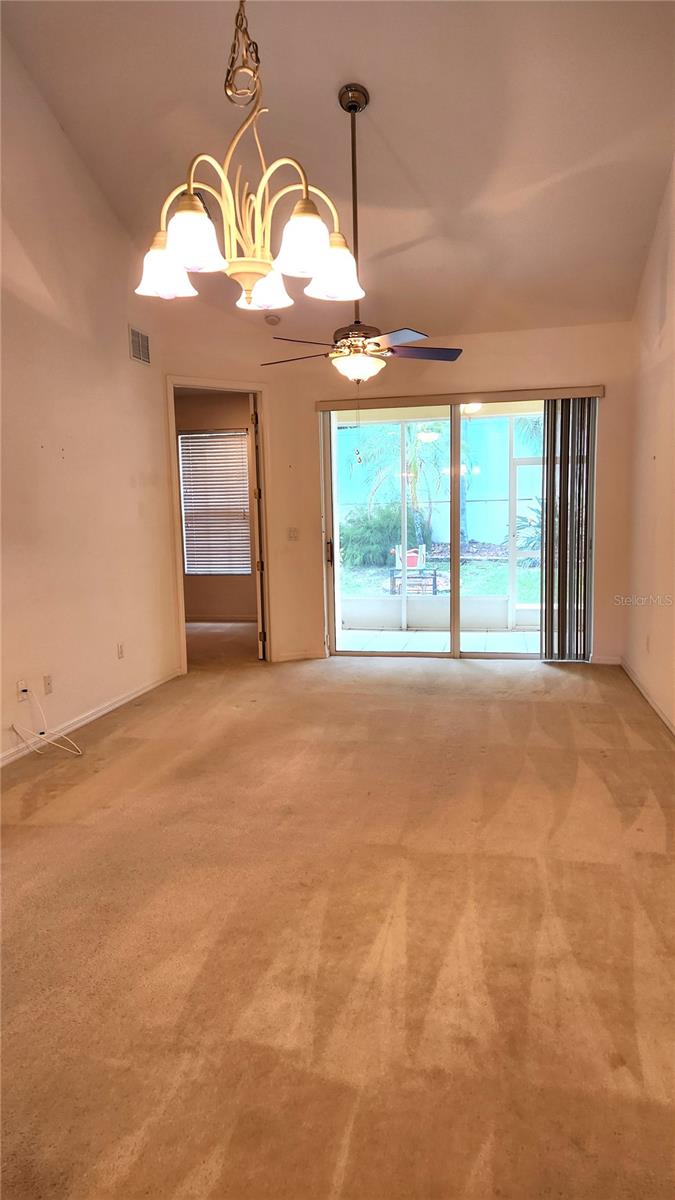 642 SPRING LAKE CIR — photo 5