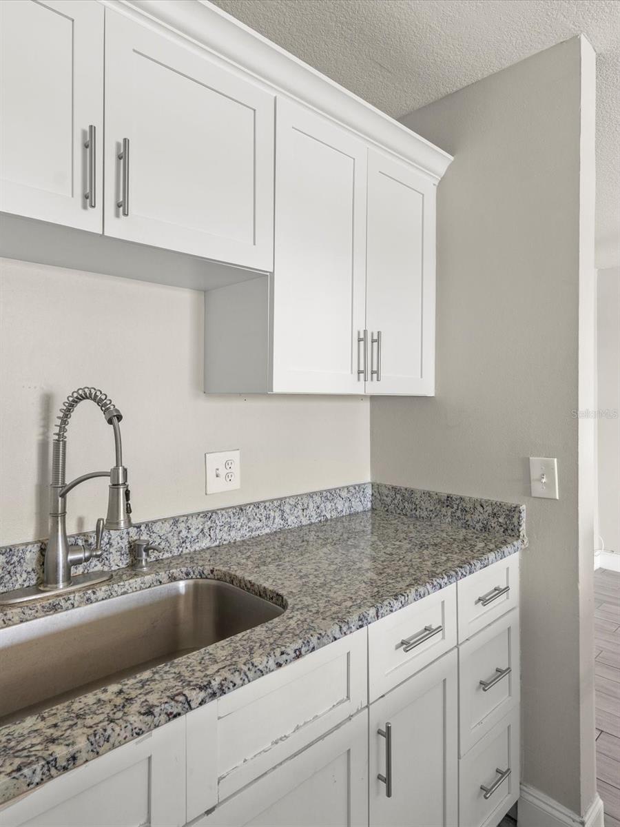 9105 W HILLSBOROUGH AVE #I204 — photo 14