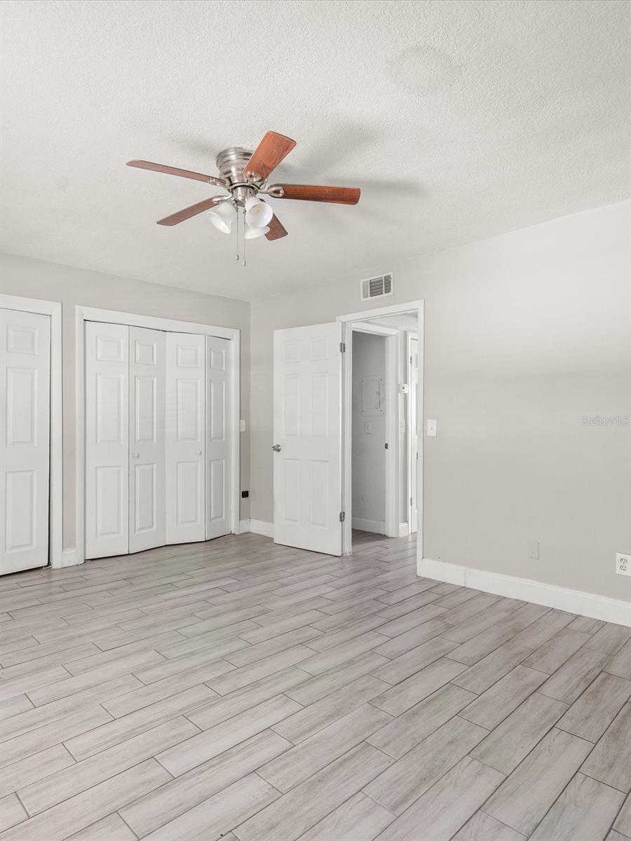 9105 W HILLSBOROUGH AVE #I204 — photo 5