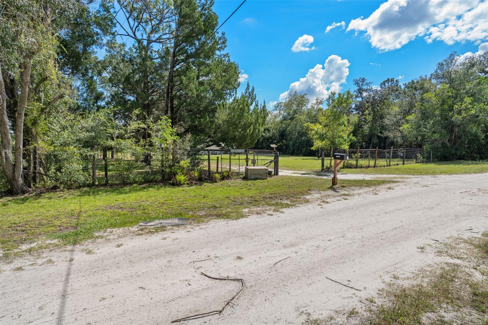 18446 EDGEWOOD DR — photo 68