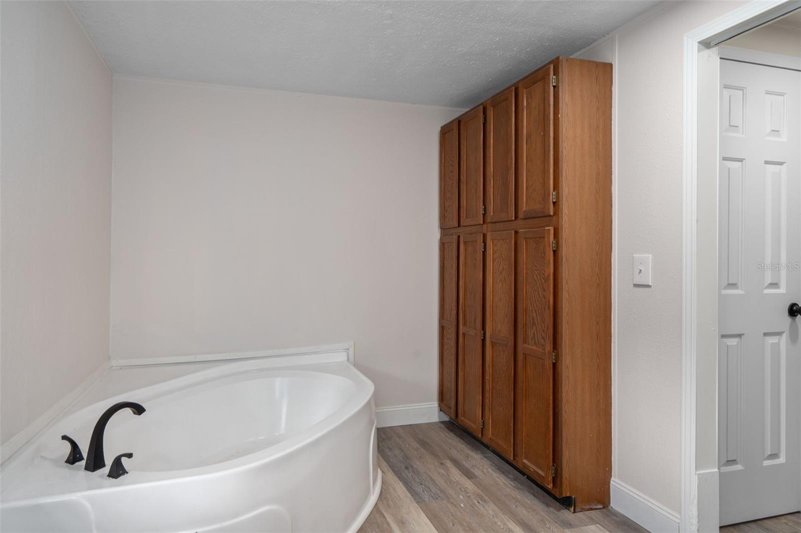 18446 EDGEWOOD DR — photo 33