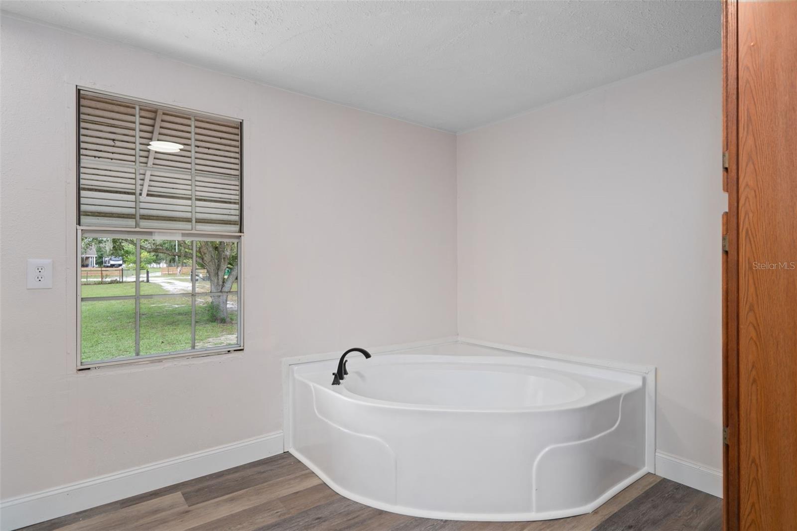 18446 EDGEWOOD DR — photo 34