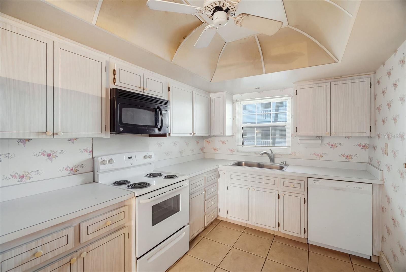 131 BLUFF VIEW DR #107 — photo 6