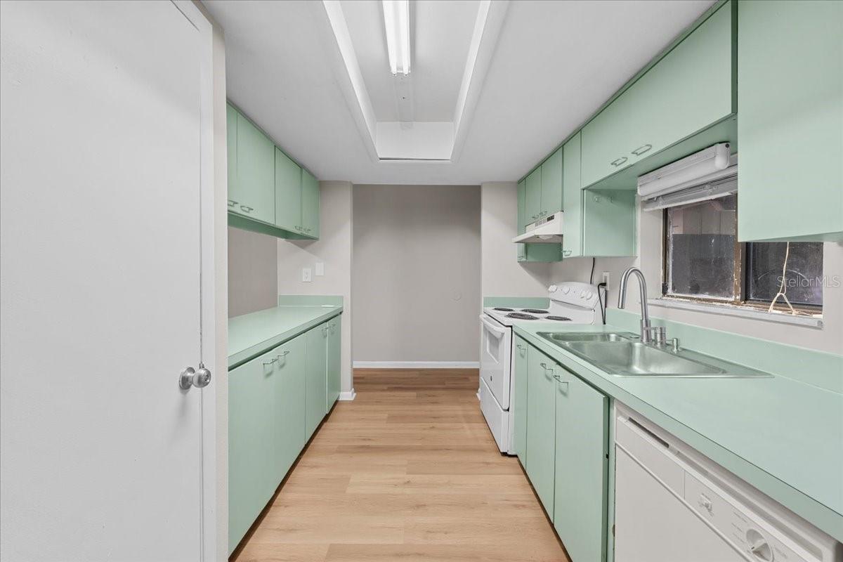 7903 CEDAR DR — photo 12