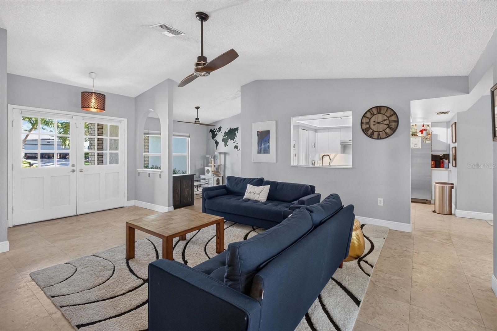 2406 COUNTRY TRAILS DR — photo 4