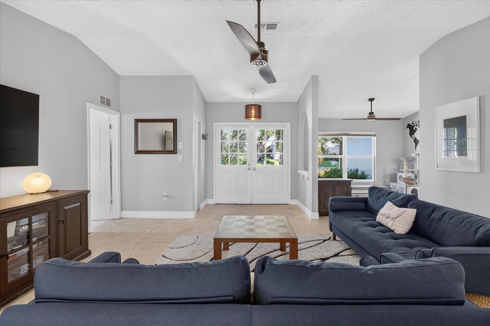 2406 COUNTRY TRAILS DR — photo 5