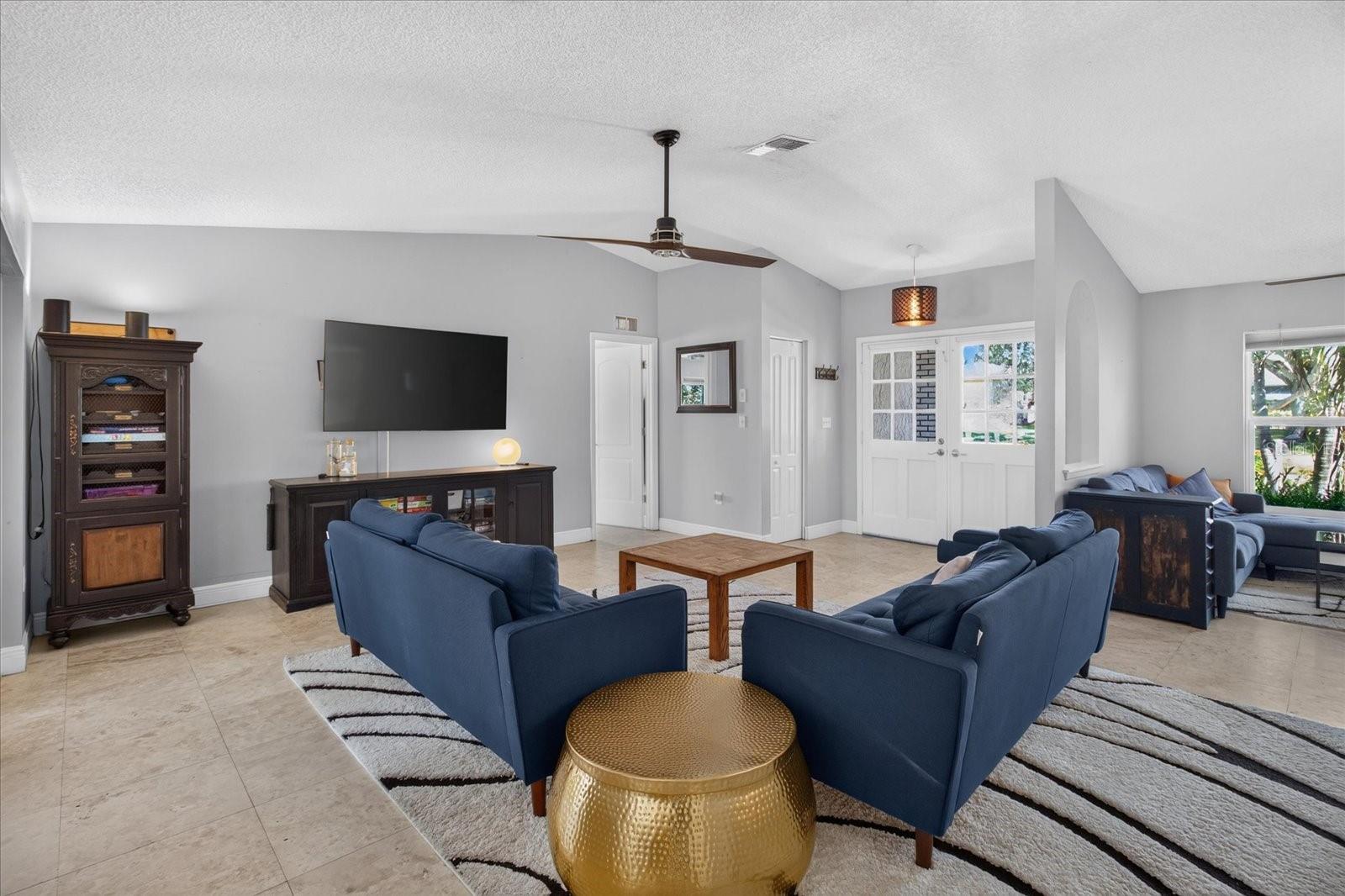 2406 COUNTRY TRAILS DR — photo 6