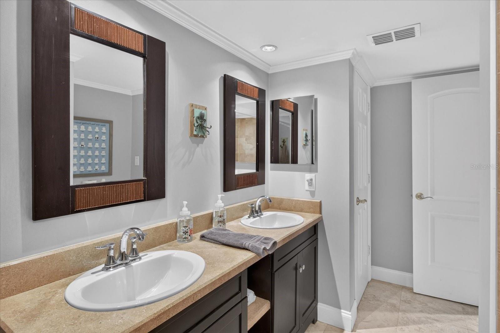 2406 COUNTRY TRAILS DR — photo 32