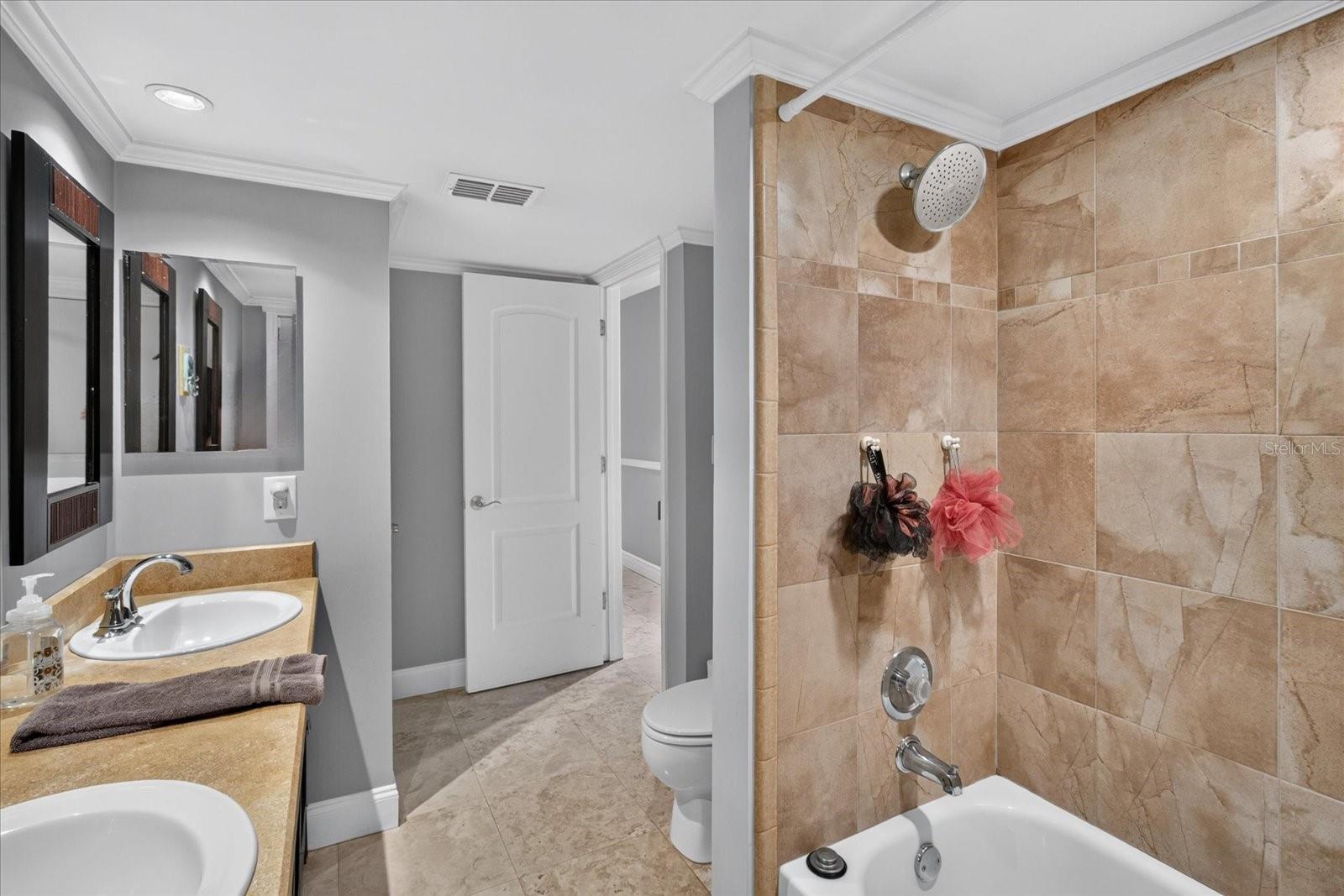 2406 COUNTRY TRAILS DR — photo 33