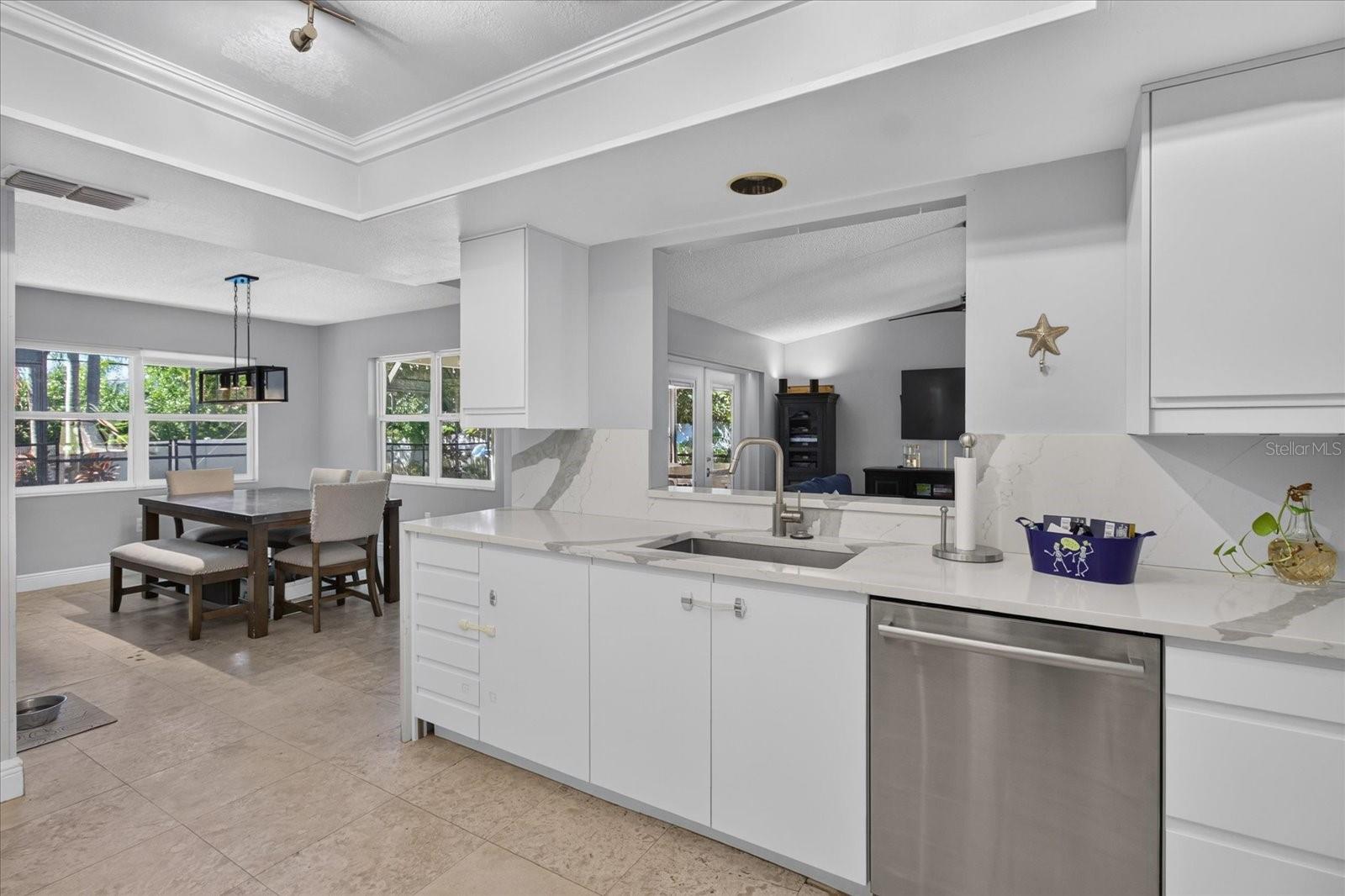 2406 COUNTRY TRAILS DR — photo 15
