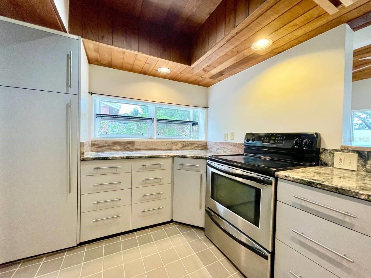 2328 FERN PL — photo 10