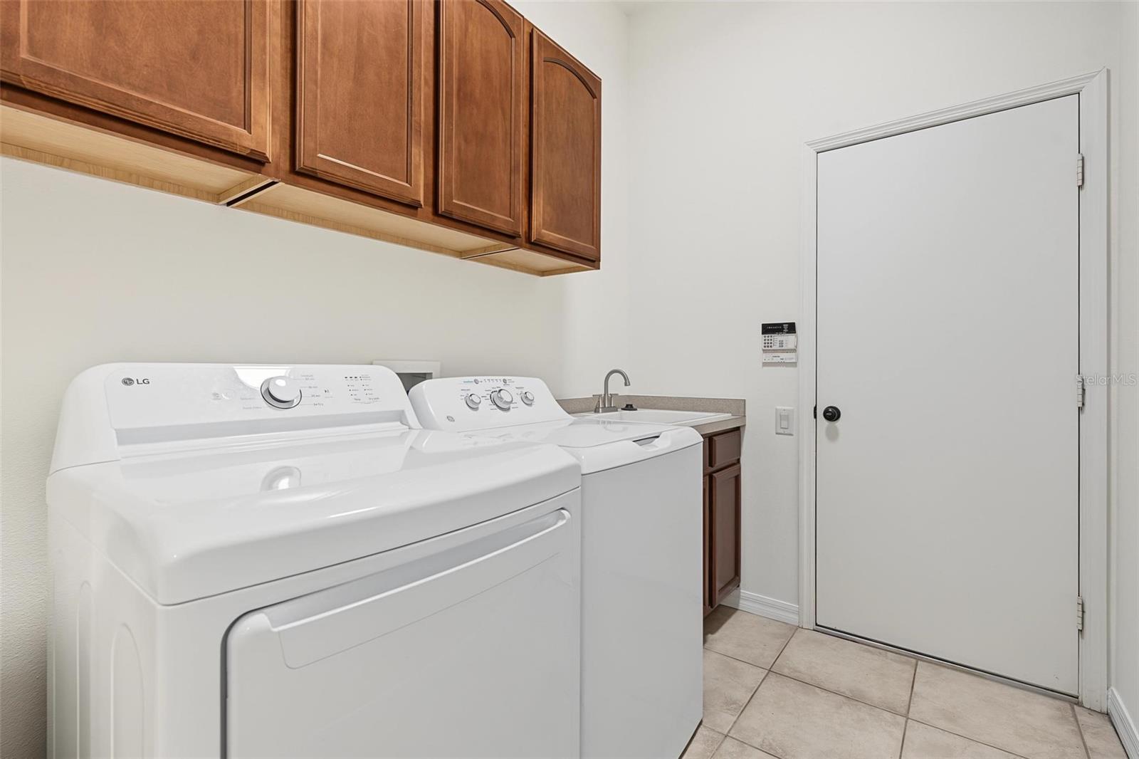 2126 BLUE BEECH CT — photo 37